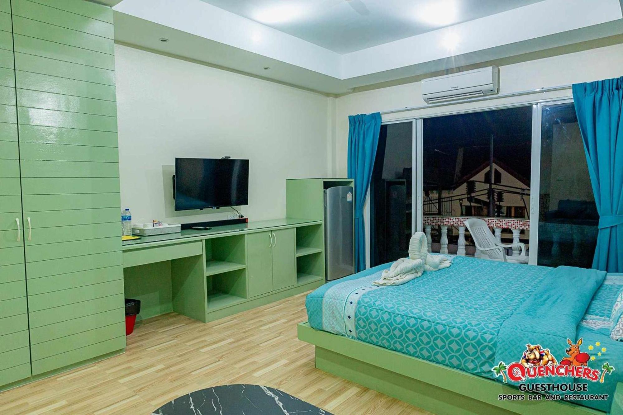 Quenchers Hotel 3*